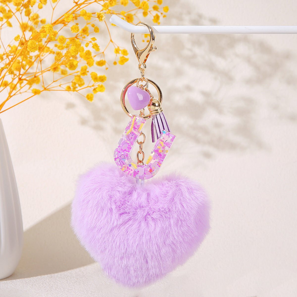 Wholesale in stock Love Shape Hair Ball Letter Keychain Wholesale Glue Sequins 26 Letter Key Ring Girl Backpack Decoration